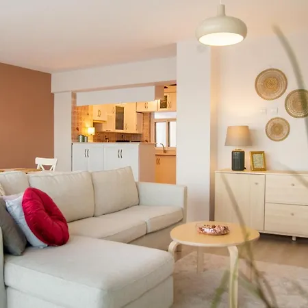 Flat With Sea View Near Karsiyaka Coast Apartment